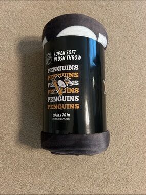 NWT super soft plush, throw NHL Pittsburgh Penguins blanket